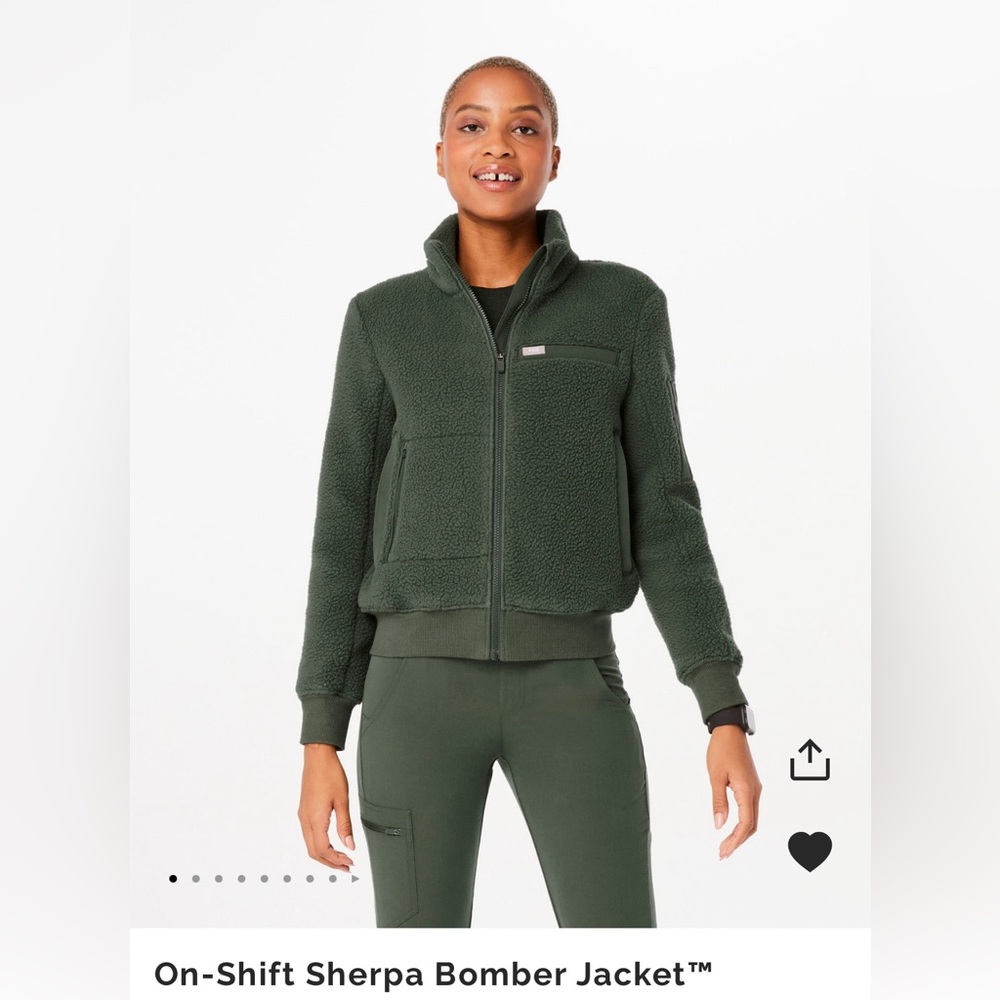 ISO figs fleece bomber size S or M 🫶🏼💞